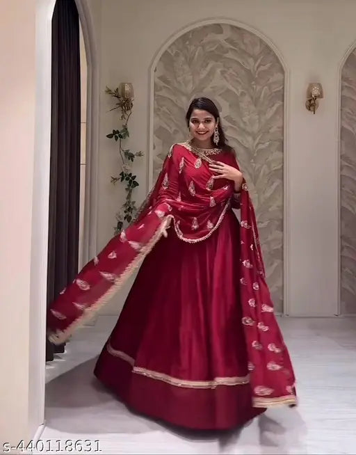 Georgette saree gown with long sleeves, solid net pattern, XL size, India origin
