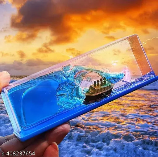 Unsinkable Titanic Cruise Ship model, liquid wave decoration toy for car displays, China-made table art piece