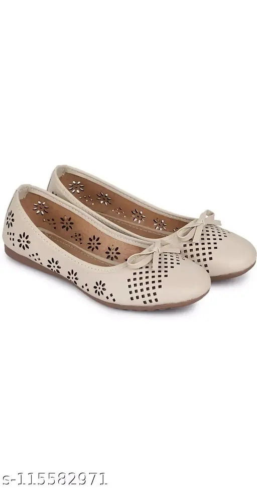 Textured beige patent leather ballerinas for women, slip-on style - India origin