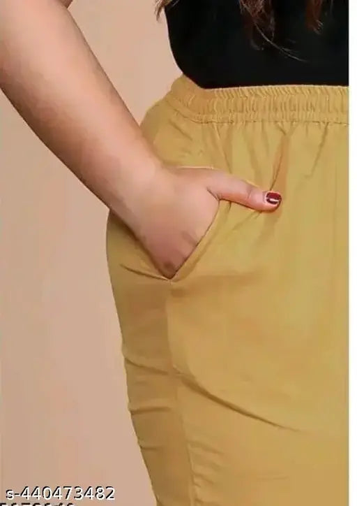 Golden cropped pants with zip closure