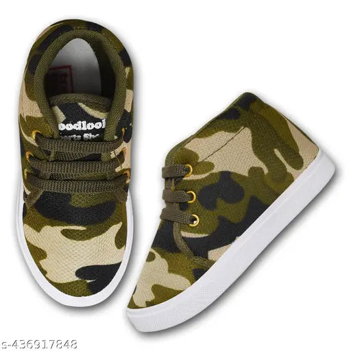 Multicolor camouflage running shoes with black soles