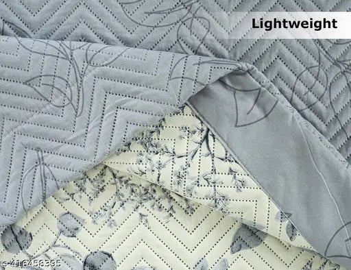 Luxurious floral reversible cotton comforter (90x100 inch), perfect for a king-size bed with 2 pillowcases. Hazydecor's superfine quality bedding adds tropical style to your bedroom