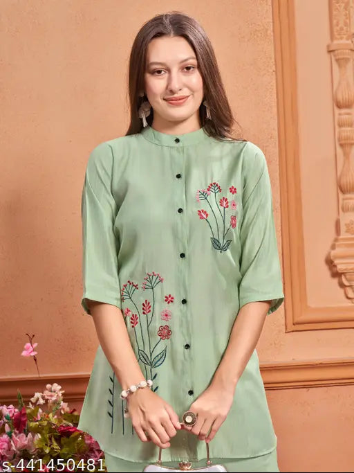 Blue embroidered viscose kurta and pant set for women, hand-embroidered with striped lining, three-quarter sleeves. Size options: M (28 waist, 39 length), L (30 waist, 39 length), XL (32 waist, 39 length), XXL (34 waist, 39 length)