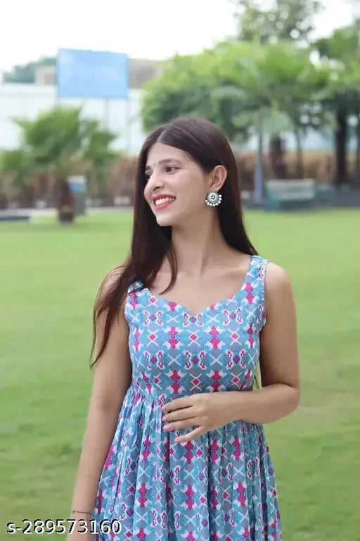 Multicolored rayon sleeveless kurti with printed combo pattern, size S-XXXL (34in - 44in bust size) on clothing rack