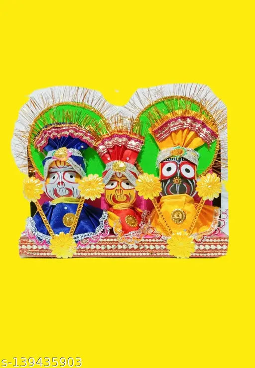 Ceramic Vignu jewellery, intricate handicraft showpiece featuring Balabhadra, Devi Shubhadra, and Jagannath idols from India. Product dimensions: 26 cm (L) x 10 cm (H) x 3 cm (B), net quantity 1 piece