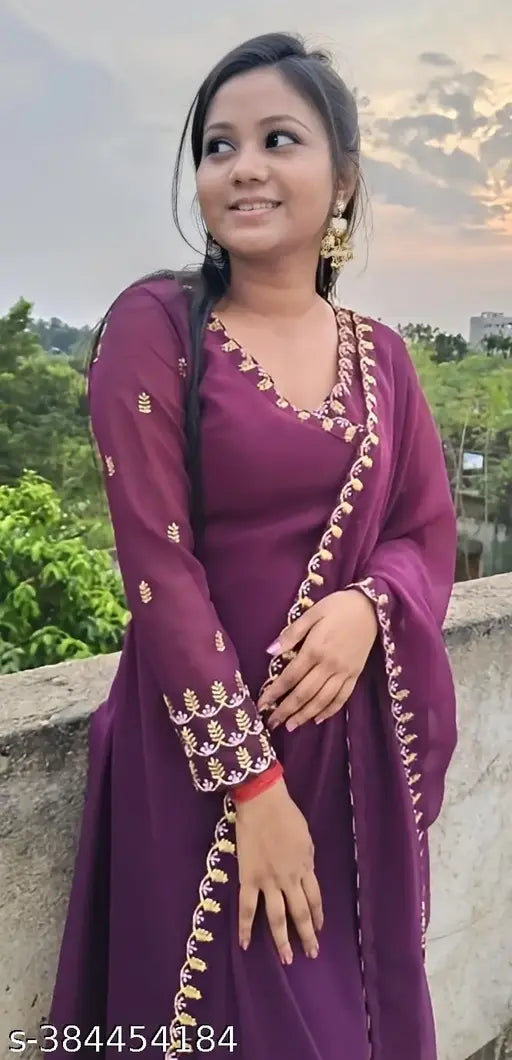 Maroon kameez, embroidered with false pearls, long sleeves, V-neck, standing woman smiling