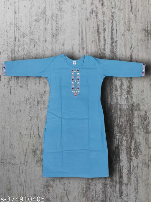 Embroidered woolen three-quarter sleeve girl's kurta, end sleeves