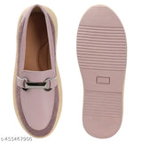 Women's casual shoe in light brown color with a low heel and side zipper