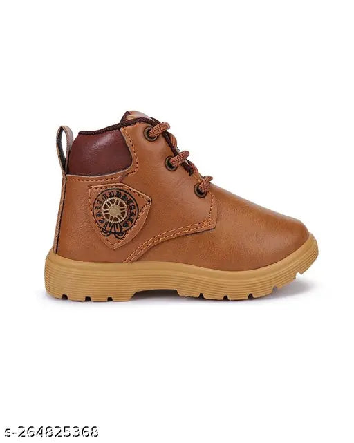 Lightweight sports shoes with high quality sole, casual outdoor walking shoes for boys