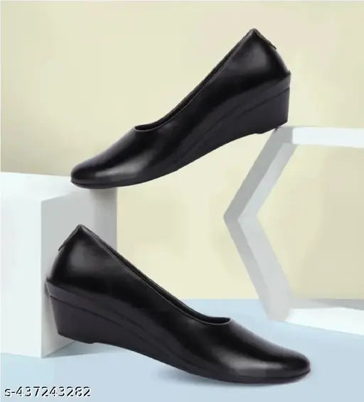Black synthetic leather women's dress shoes with bellies and black heels