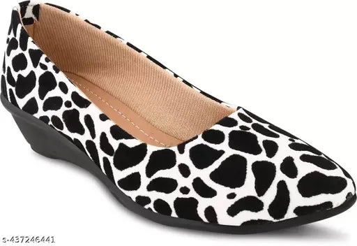 Leather loafer shoes with bellie detail, black and white pattern