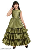 Girl's green silk blend solid pleated gown