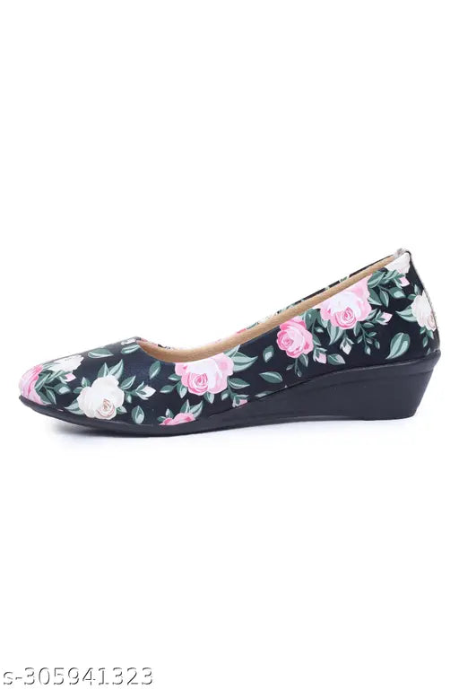 Synthetic leather women's heels, printed net pattern in red or beige, size IND-4 to IND-8 for foot lengths 22.5cm - 24.5cm, made in India
