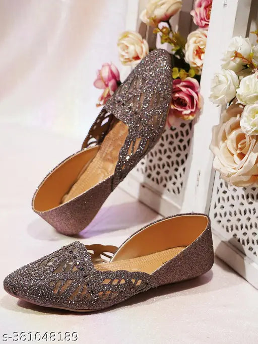 Synthetic slip-on flats by FROH FEET, soft and comfortable for daily walking, stylish and skin-friendly material