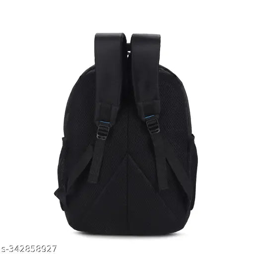 Black 40L laptop backpack, practical design for work and college. Compatible with 16" laptops, features three spacious compartments and a pocket
