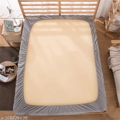 White and glace cotton D Delazio double bedsheet with 2 pillow covers, abstract pattern ideal for summer