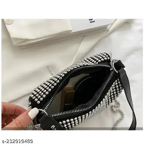 Cross body bag, black sequin texture, adjustable strap, zipper closure