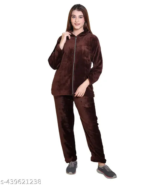 Wool winter nightsuit for girls and women, soft, breathable, long sleeves, ideal for relaxation, India origin