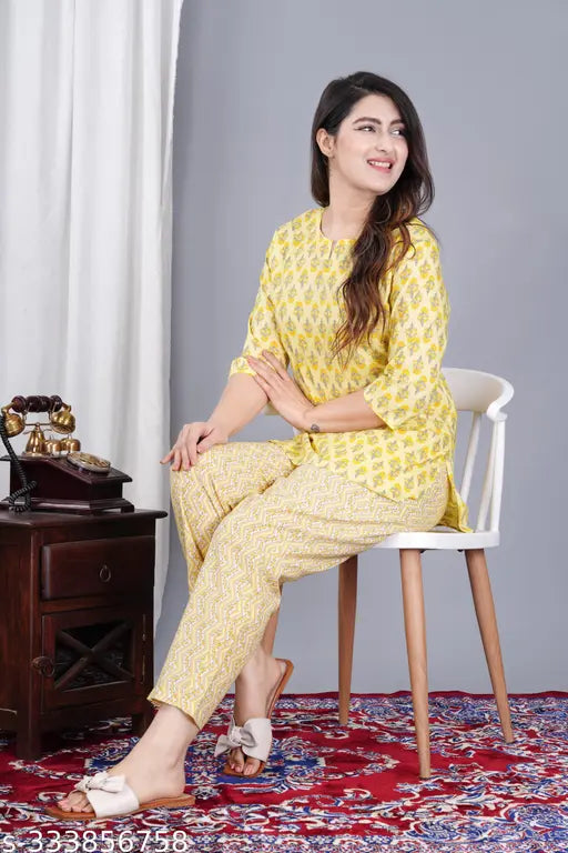 Cotton printed night suit top & pyjama set in floral pattern, 3/4 sleeves, banded notch collar neck