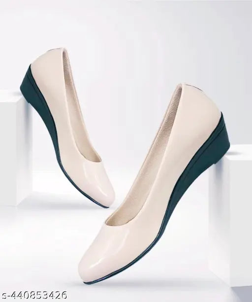 Light brown ankle boot with black heel