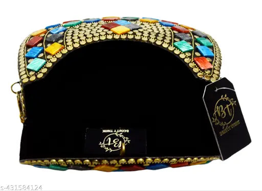 Golden metallic women's clutch purse, 18 x 13 cm