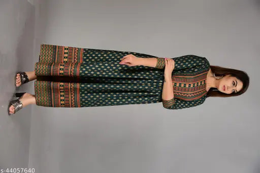 Green rayon boat neck kurti with self-design foil print, three-quarter sleeves, beautiful for any occasion, Made in India
