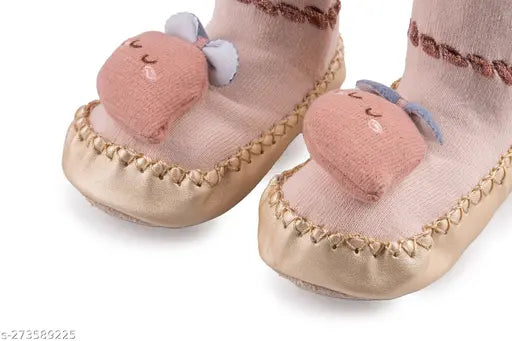 Pink cotton breathable children's shoes with gold buckles