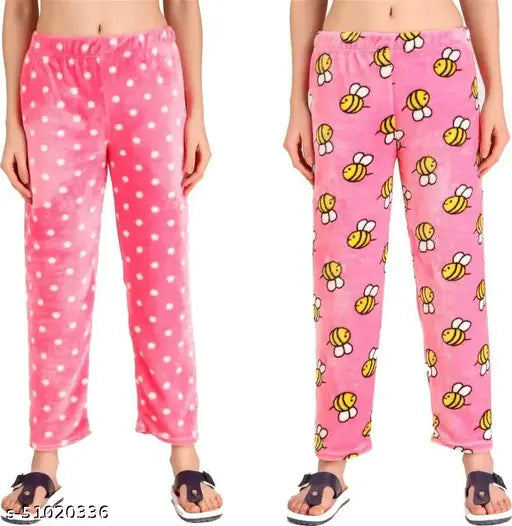 Woolen pyjamas in pink with bee pattern