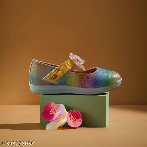 Vibrant patent leather kids sandals with TPR print, featuring Velcro closure and arch support, in a variety of sizes for ages 18 months to 9 years