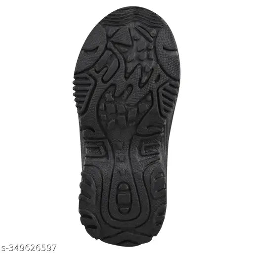 Black strappy sandal for boys and girls