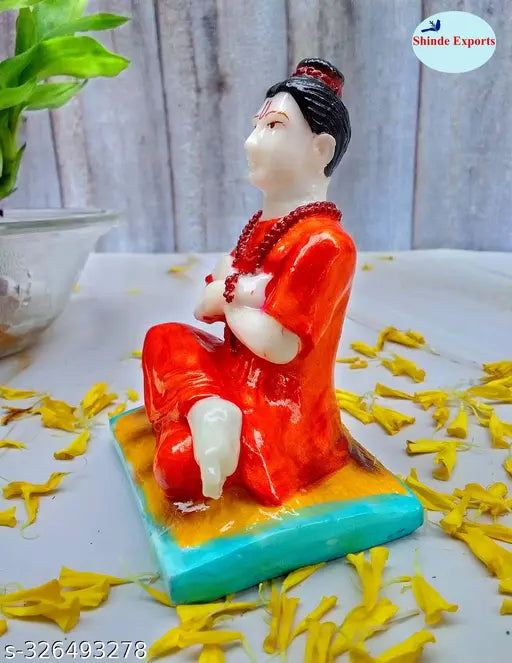 Small, intricate Shinde Exports Dattatreya idol in marble material. Religious showpiece for home, North East direction. Spreads peace and positivity. Handcrafted in India, size 4x3x2.16 inches, 200gms weight