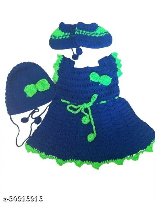 Modern wool sleeveless sweater set for baby girls, high quality crotchet product for winter. Solid design in three sizes: 0-6 Months, 6-12 Months, 12-18 Months. Made in India