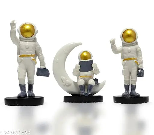Poly resin astronaut couple figurine, modern space decor, educational desk ornament, 6x6x12.5cm