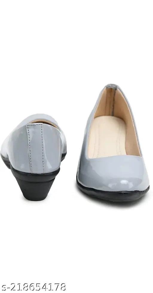Synthetic bellies ballerinas, stylish women's pu pvc slip-on sneakers in various sizes