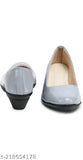 Synthetic bellies ballerinas, stylish women's pu pvc slip-on sneakers in various sizes