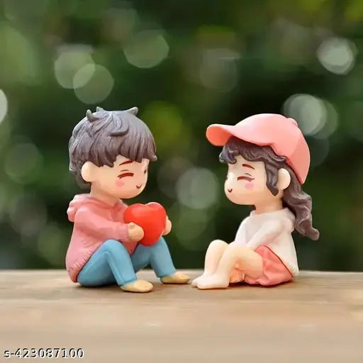 Pink resin loving couple decorative showpiece, suitable for car dashboard or home