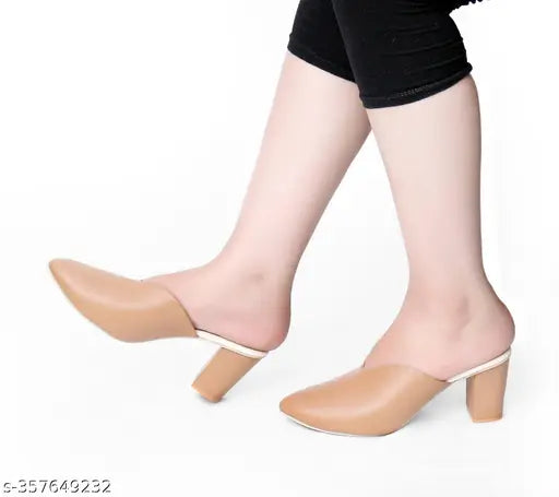 Patent leather stylish women's ballerinas, slip-on, solid pattern. Comfortable and durable for a fashionable look. Multiple sizes available, made in India