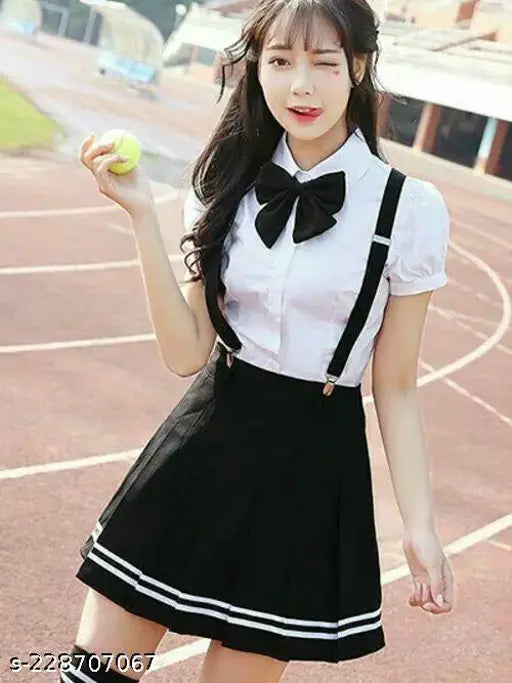 Women's pleated mini skirt with high waist, tennis design, black color, short length