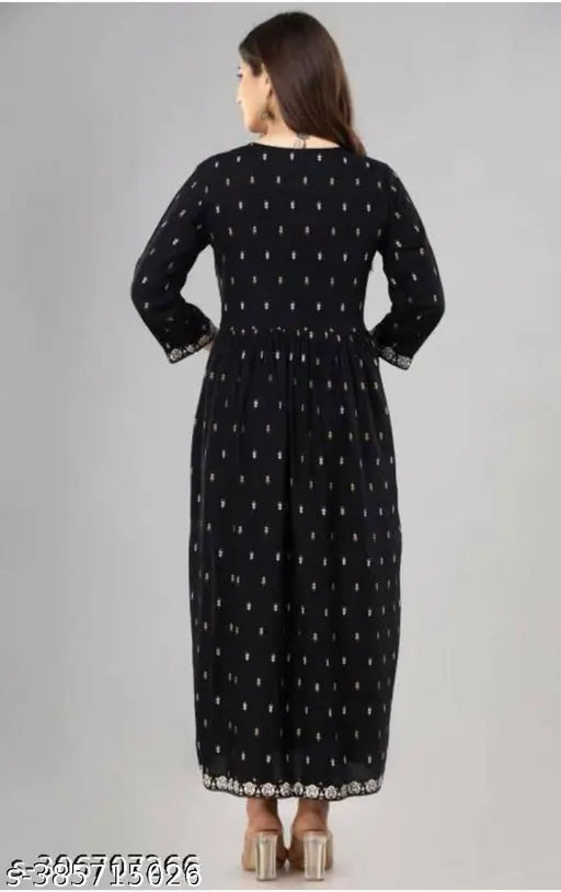 Rayon printed Taj Kurta, three-quarter sleeves, Indian men's fashion clothing on mannequin