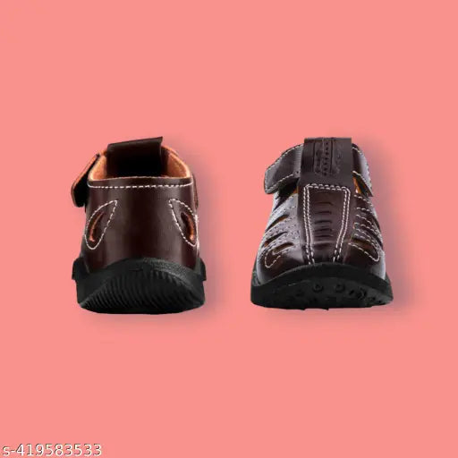 Brown leather sandal with buckle closure