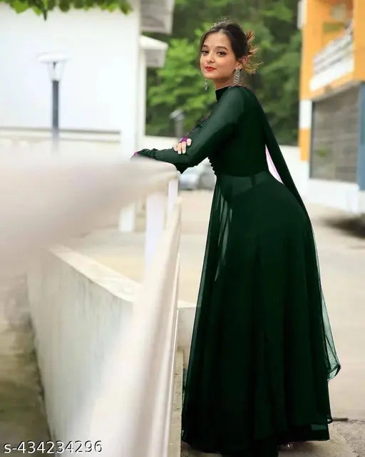 Green chiffon evening gown, floor length, fitted bodice, V-neckline, sleeveless, chiffon dupatta