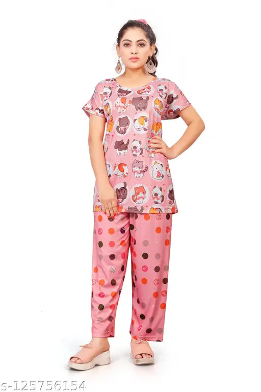 Cool multi-colored printed polyester women's top & pyjama set with short sleeves, ideal for relaxation at home