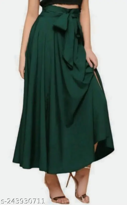 Fashionable, long green dress with flared hem