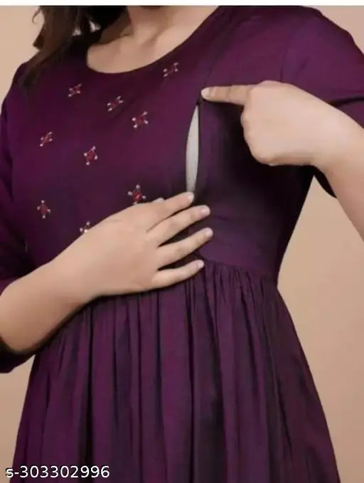 Rayon maternity gown with embroidered pattern, three-quarter sleeve, suitable for feeding