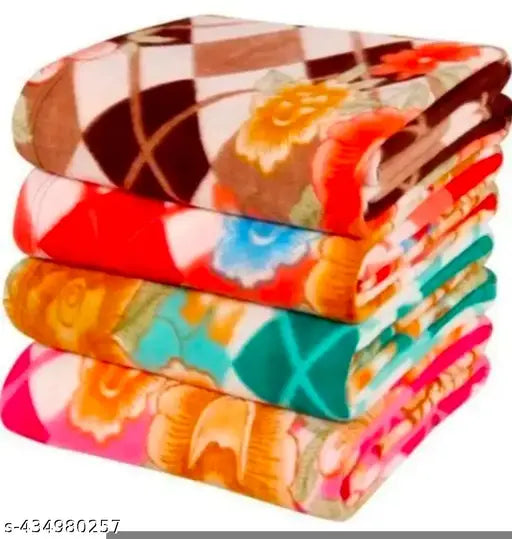 Fleece geometric pattern trendy classy blanket set (4 pieces, free size: 86in x 56in), made in India