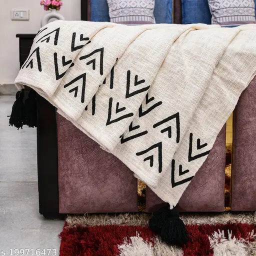Breathable premium cotton throw blanket with tassels in natural white, 150x125cm for sofa bed or couch, IQ INTERIOR QUOTIENT design