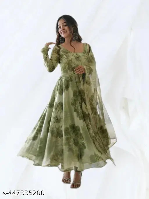 Green floral design Georgette kurta with three-quarter sleeves and printed combo, Indian women's fashion on mannequin