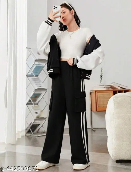 Black pocket trousers with white stripes, casual style, stretchy fabric.