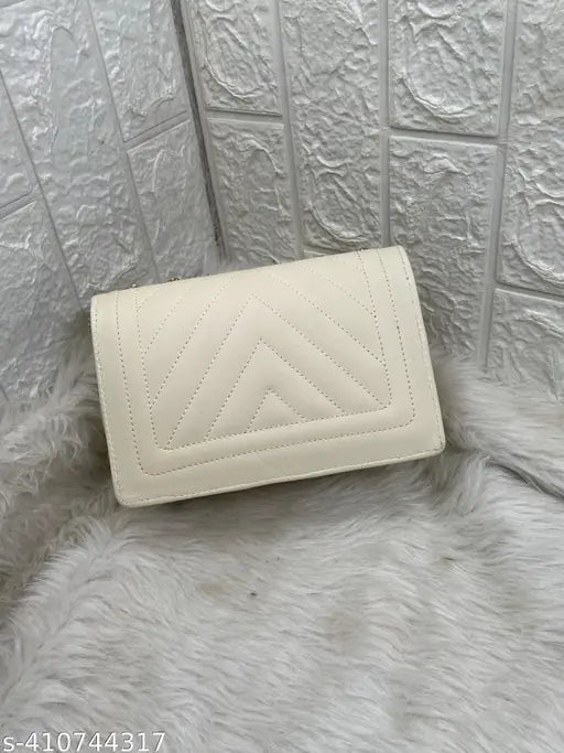 A quilted sling bag with a twist lock, in white and beige tones