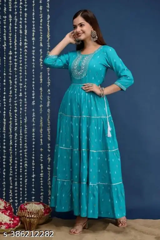 Rayon three-quarter sleeve woman's kurta with zari woven pattern, single size options from S to XXXL